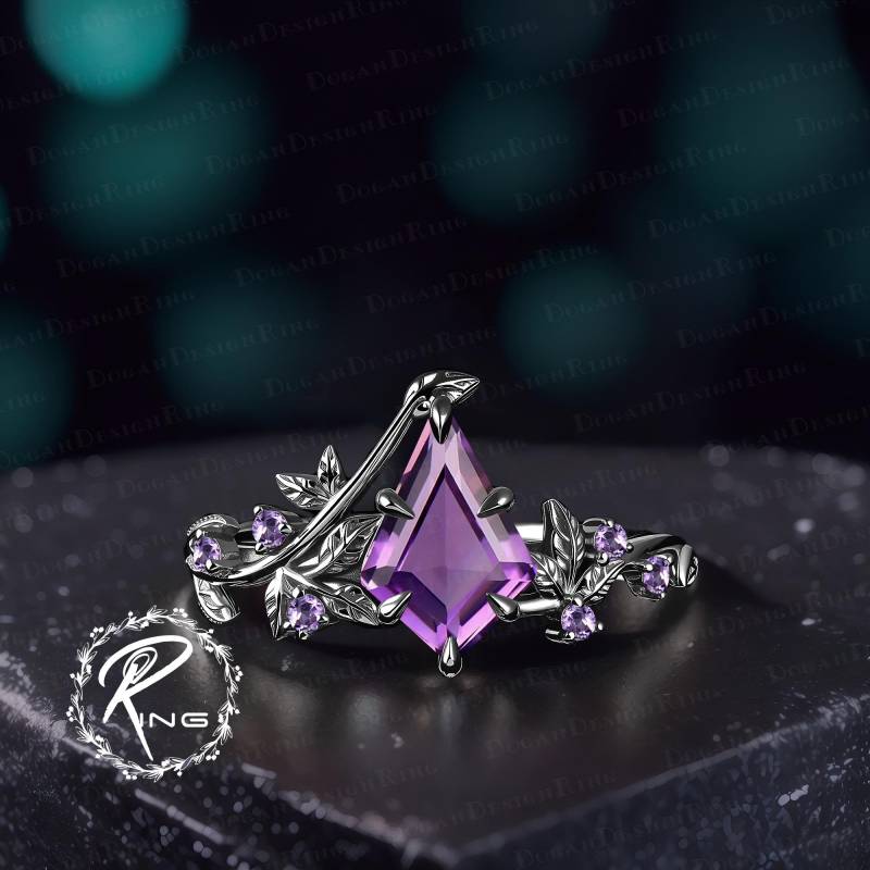 Gothic Kite Cut Amethyst Engagement Ring Art Deco Black Gold Promise Nature Inspired Leaf Unique Feb. Birthstone Jewelry Gift von DoganCustomizedGifts