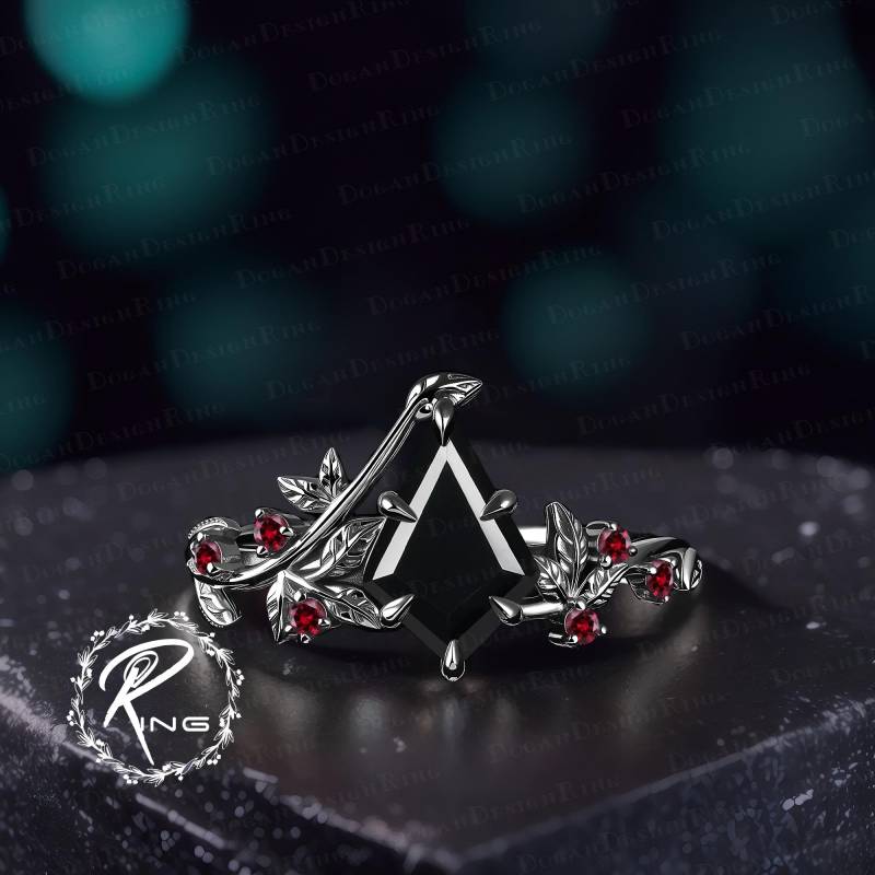 Gothic Kite Cut Black Onyx Engagement Ring Unique Gold Promise Nature Inspired Art Dec Leaf Handmade Jewelry Gift For Women von DoganCustomizedGifts