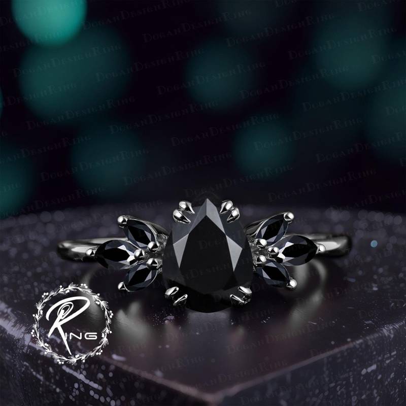 Gothic Pear Cut Black Onyx Engagement Ring Unique 14K Gold Promise Vintage Art Deco Cluster Handmade Jewelry Gift For Women von DoganCustomizedGifts