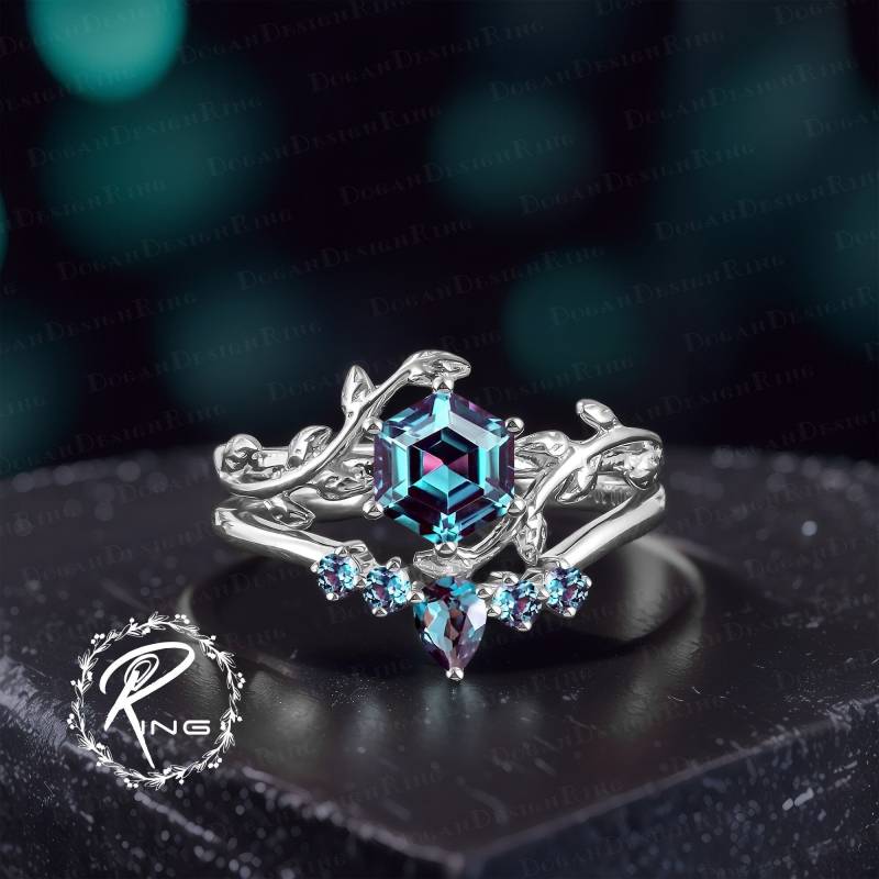 Unique Hexagon Cut Alexandrite Engagement Ring Sets Vintage 14K White Gold Leaf Promise For Women Nature Inspired Art Deco Bridal von DoganCustomizedGifts