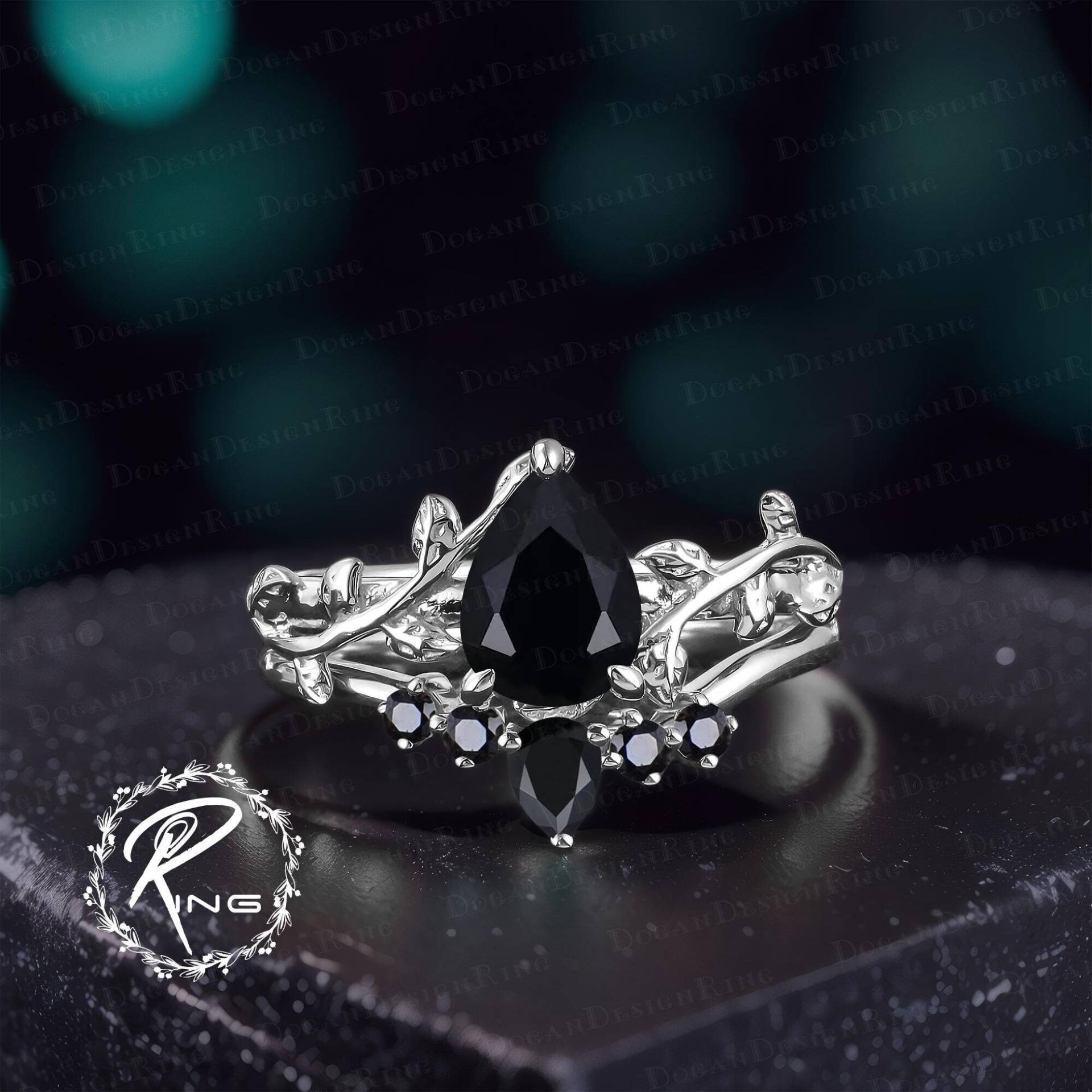 Unique Pear Cut Black Onyx Engagement Ring Set Art Deco 14K White Gold Leaf Promise Nature Inspired Bridal Jewelry Gift For Women von DoganCustomizedGifts