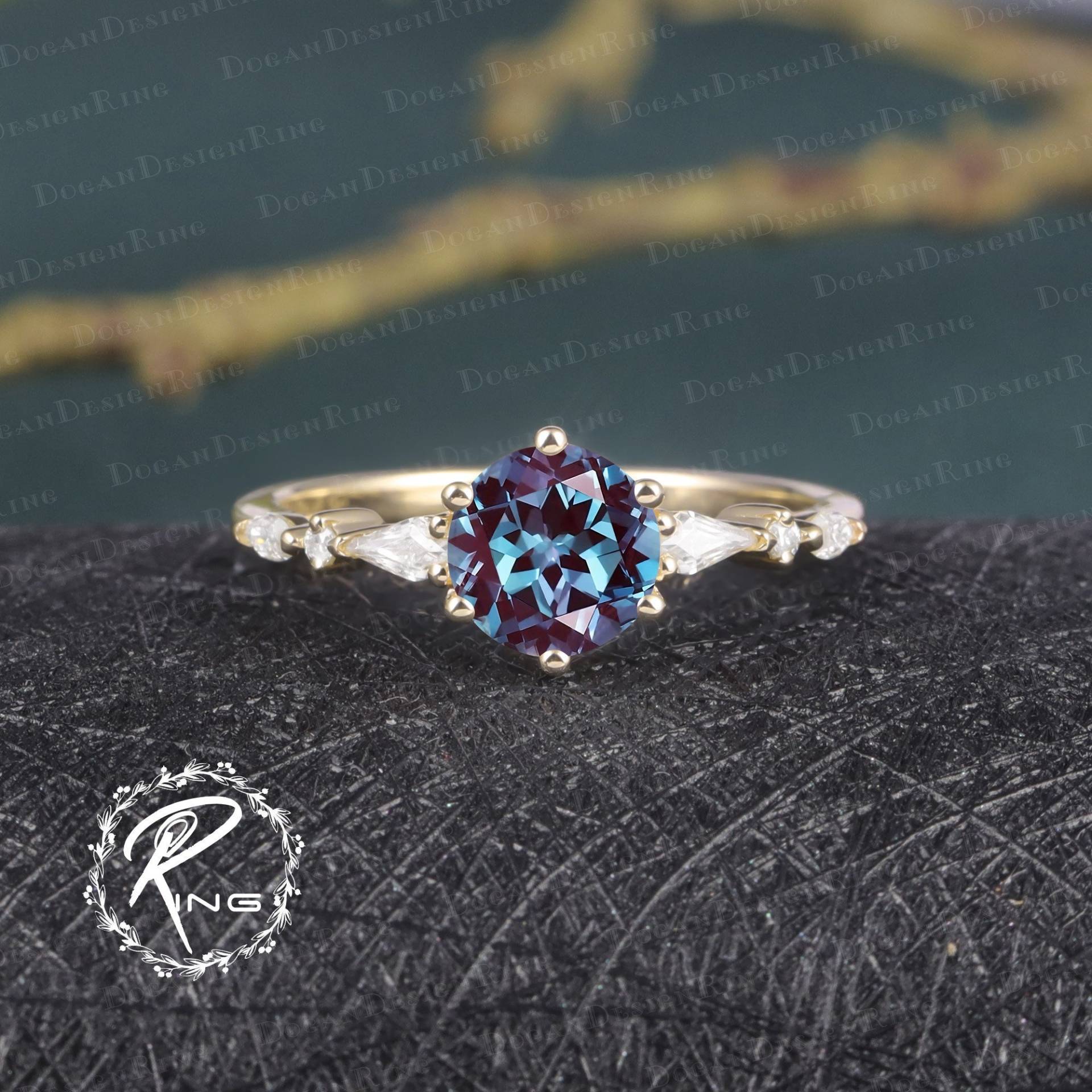 Uniuqe Alexandrite Engagement Ring Art Deco Solid 14K Yellow Gold Promise Ring Vintage Wedding Bridal Anniversary Jewelry Gift Women Uniuqe Alexandrite Engagement Ring Art Deco Solid 14K Yellow Gold Promise Ring Vintage Wedding Bridal Anniversary Jewelry Gift Women von DoganCustomizedGifts
