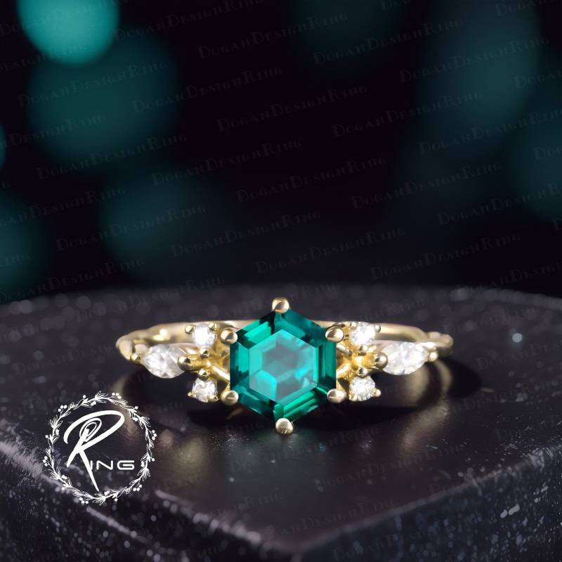 Vintage Hexagon Cut Emerald Engagement Ring Solid 14K 18K Gold Promise Art Deco Cluster Diamond Uniuqe Anniversary Gifts For Women von DoganCustomizedGifts