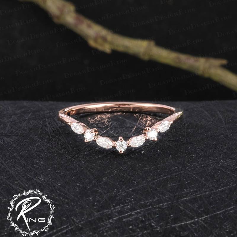 Vintage Marquise Moissanite Wedding Ring 14K Rose Gold Curved Band Diamond Matching Stacking Unique Anniversary Gifts For Women von DoganCustomizedGifts