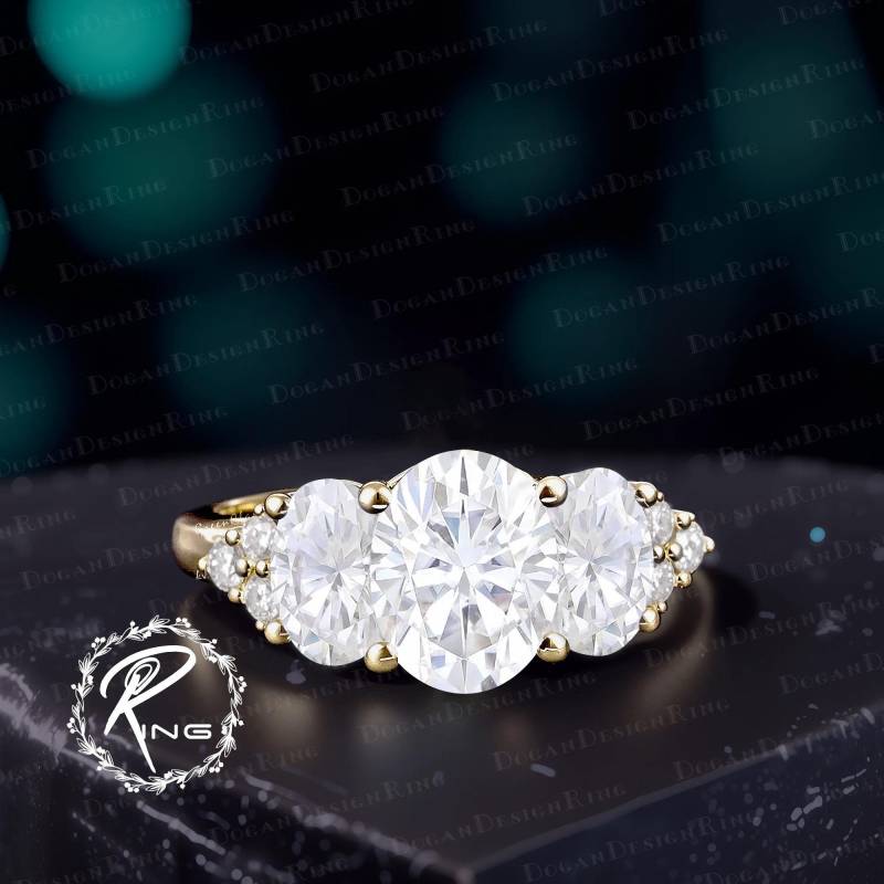 Vintage Oval Cut Moissanite Engagement Ring Unique 14K Gold Three Stone Promise Art Deco Diamond Cluster Jewelry Gift For Women von DoganCustomizedGifts