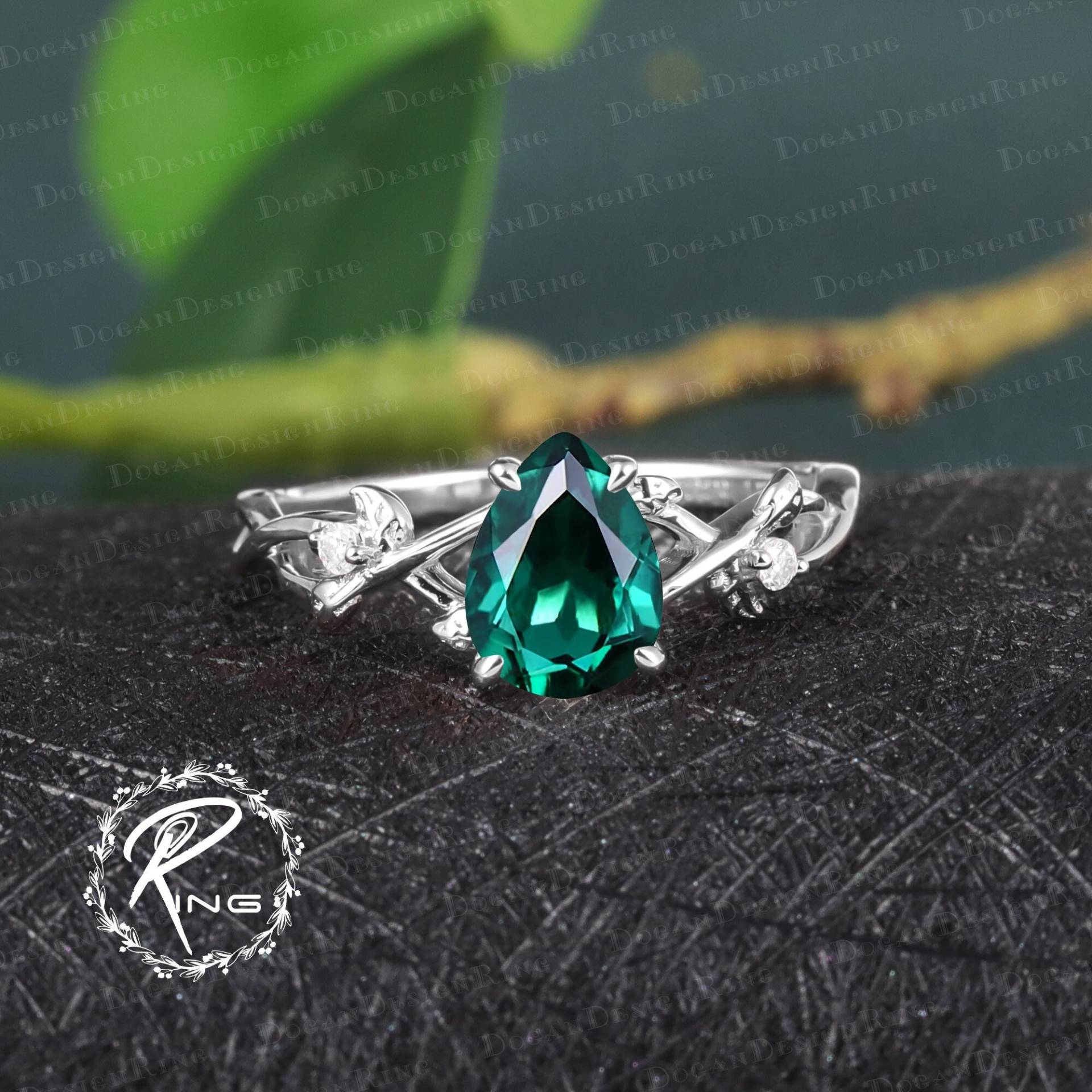 Vintage Pear Shaped Emerald Engagement Ring Unique Nature Inspried White Gold Promise Art Deco Twist Leaf Anniversary Gift For Her Vintage Pear Shaped Emerald Engagement Ring Unique Nature Inspried White Gold Promise Art Deco Twist Leaf Anniversary Gift For Her von DoganCustomizedGifts