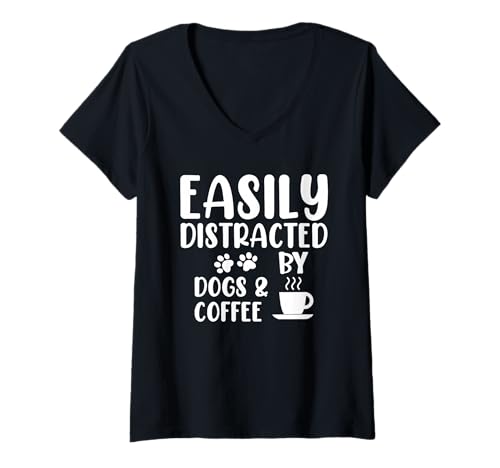 Damen Leicht abgelenkt von Hunden und Kaffeestieren, Koffein-Liebhabern T-Shirt mit V-Ausschnitt Damen Leicht abgelenkt von Hunden und Kaffeestieren, Koffein-Liebhabern T-Shirt mit V-Ausschnitt von Dogs & Coffee Designs