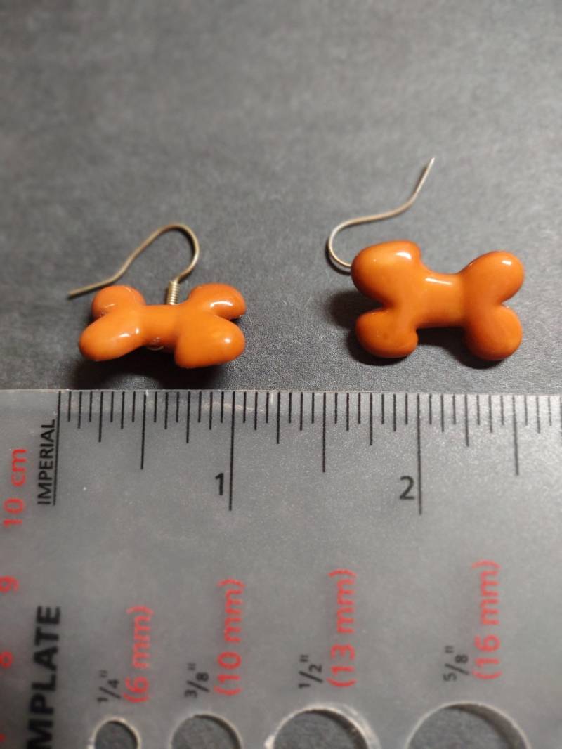 Braune Knochen Ohrringe von DogsbyDona