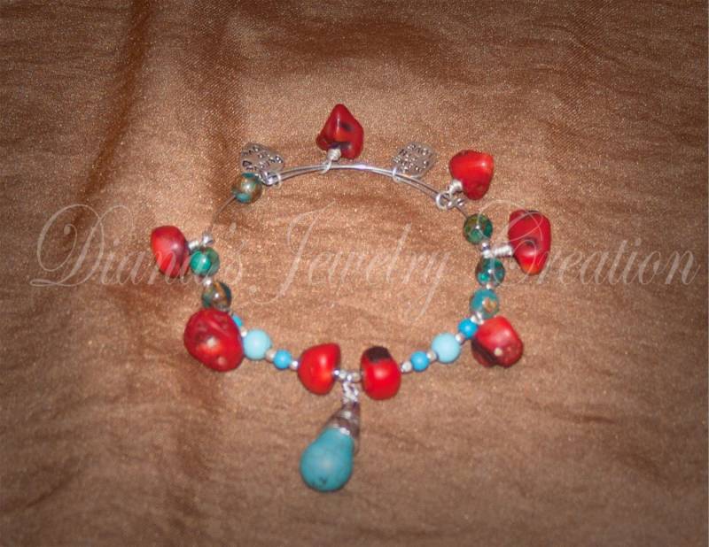 Schmuck - Armband Türkis Howlith Mit Versilbertem Akzente Gefärbt von DoinaJewelryCreation