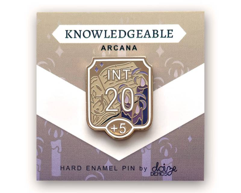 Intellekt+5 Wissend, Arcana - Aability Score Series Hard Emaille Pin von DoizeDemos