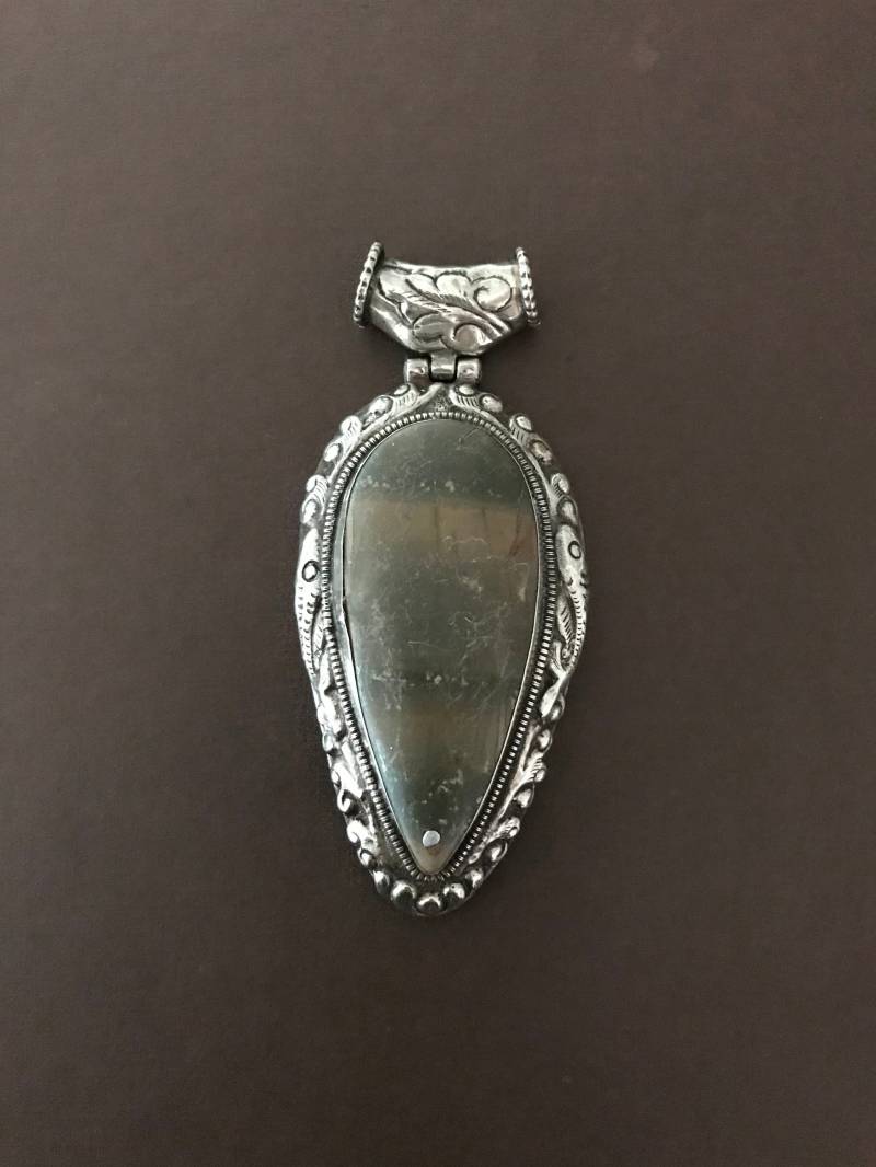 Handgefertigte Jaspis Anhänger Tibetsilber Floral Design von DolmabeadsShop