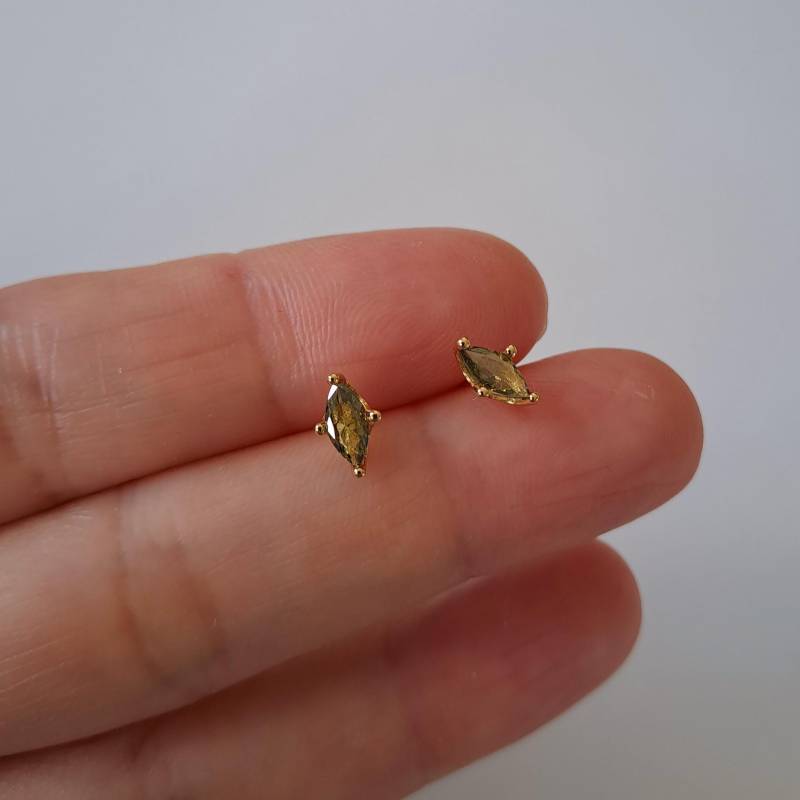 14K Vergoldete Mini Ohrstecker Mit Aaa+ Zirkone von DomiaHomeStudio