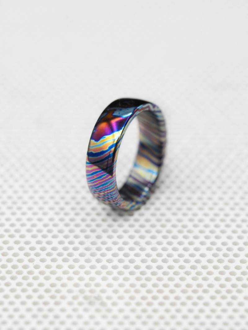 Guaranteed German Quality Timascus Rings. Customizable. Mirror Polished Or Brushed. Hypoallergenic. Blazing Colours von DominikSailerUniq