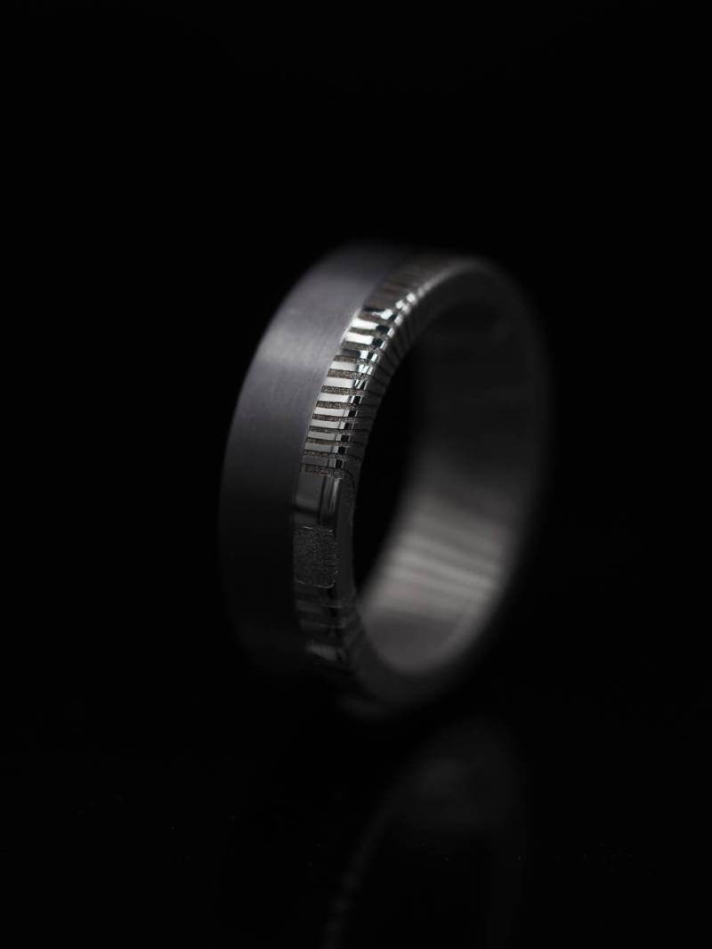 Most Exclusive Matted Tantalum Rings With Extremely Corrosion Resistant Damascus Steel. Made Of The Rarest Metal in Our Entire Solar System von DominikSailerUniq