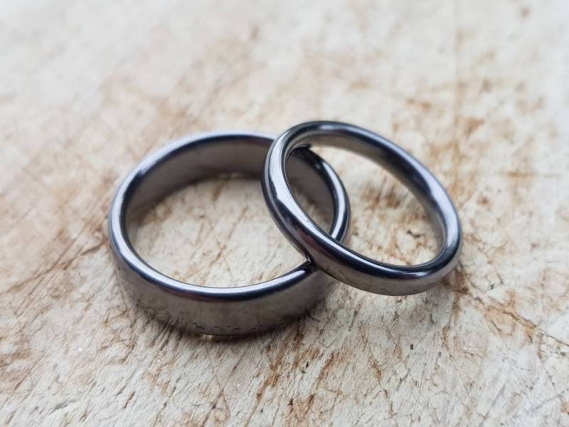 Most Exclusive Polished Tantalum Rings. Made Of The Rarest Metal in Our Entire Solar System. Customizable & Hypoallergenic von DominikSailerUniq