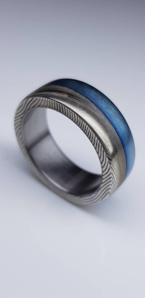 Solid Pure Titanium Rings With A Stainless Damascus Steel Rail. Hypoallergenic & Customizable von DominikSailerUniq