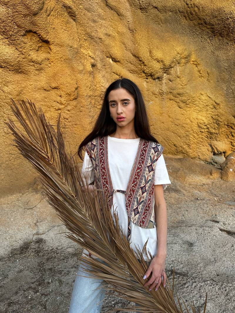 Bestickte Mode-Unikat-Weste Eleganz Des Upcycling Mit Liebe von Domkovych