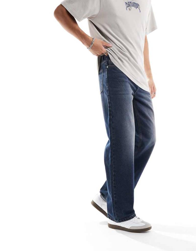 DTT Brooke - Locker sitzende Skater-Jeans in Dunkelblau-Marineblau DTT Brooke - Locker sitzende Skater-Jeans in Dunkelblau-Marineblau von Don't Think Twice