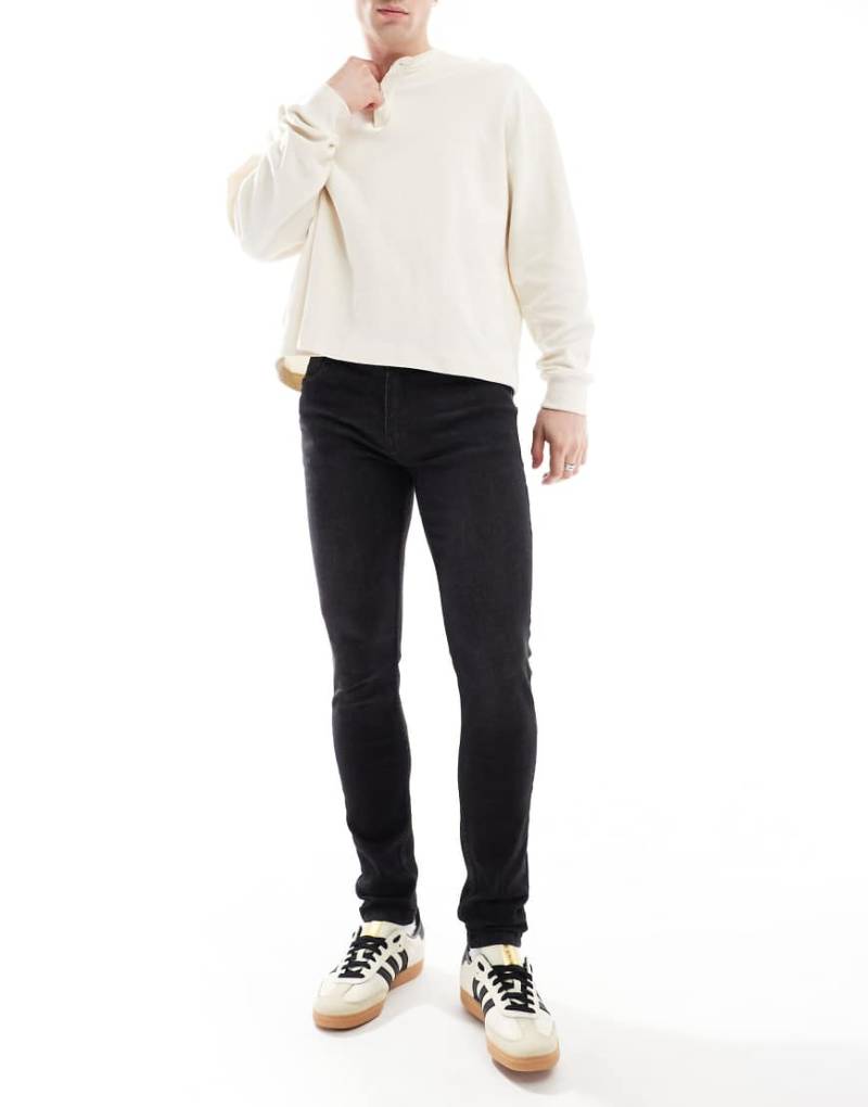 DTT - Eng geschnittene Stretch-Jeans in verwaschenem Schwarz von Don't Think Twice