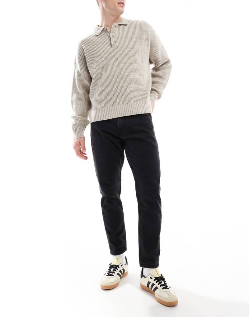 DTT - Feste, schmal zulaufende Jeans in verwaschenem Schwarz mit verkürztem Schnitt von Don't Think Twice