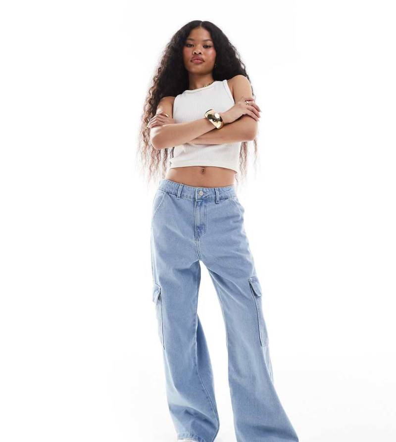 DTT Petite - Dom - Cargo-Jeans in Hellblau mit geradem Schnitt von Don't Think Twice