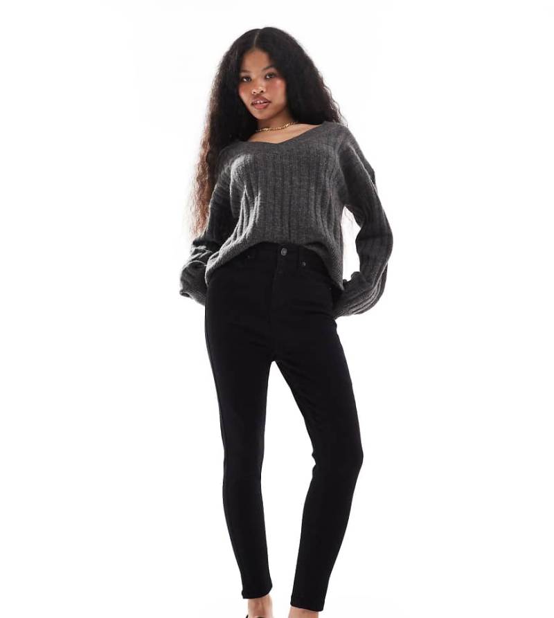 DTT Petite - Ellie - Eng geschnittene Jeans in Schwarz mit hohem Bund von Don't Think Twice