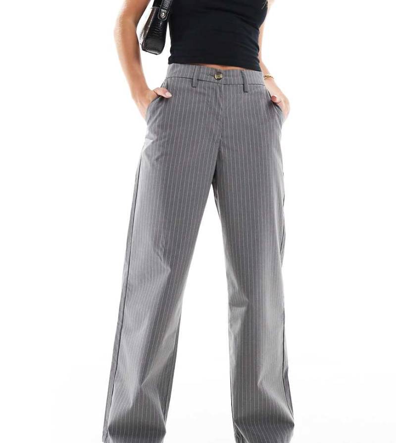 DTT Petite - Hose in Grau mit hoher Taille und Nadelstreifen von Don't Think Twice