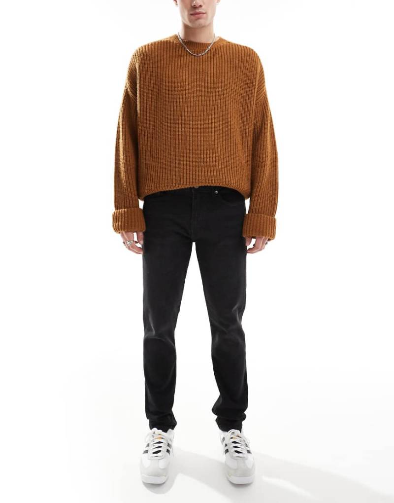 DTT - Schmal geschnittene Stretch-Jeans in gewaschenem Schwarz von Don't Think Twice