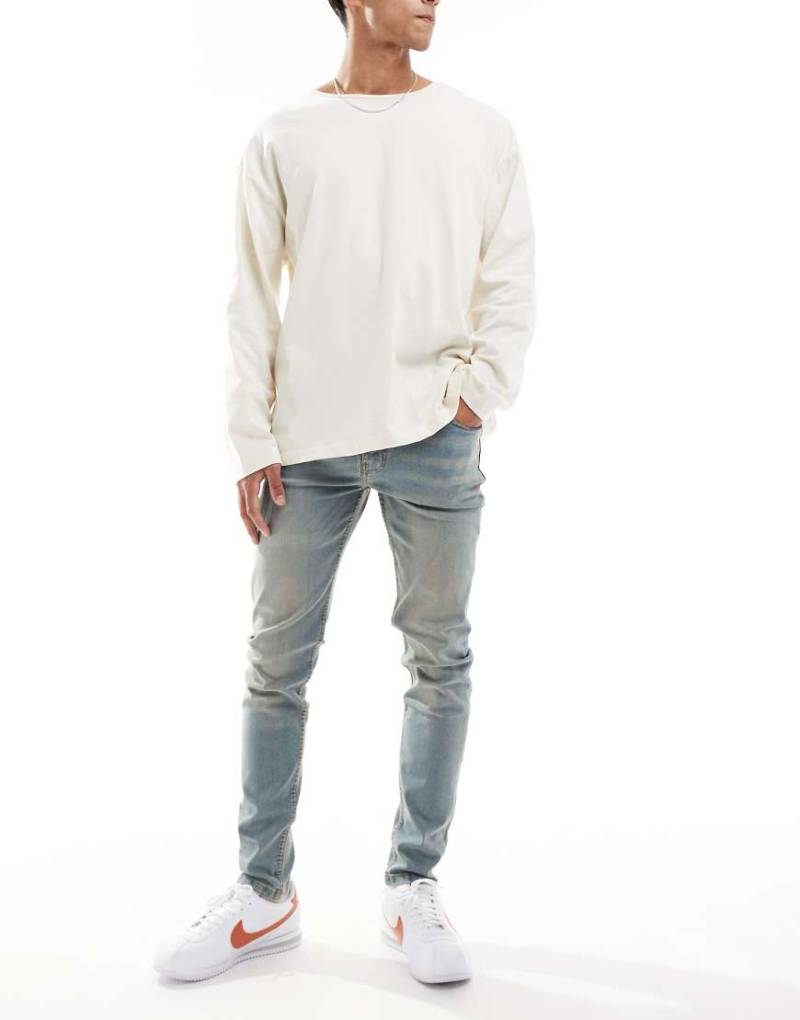 DTT - Sehr eng geschnittene Stretch-Jeans in hellblauer Vintage-Tönung von Don't Think Twice