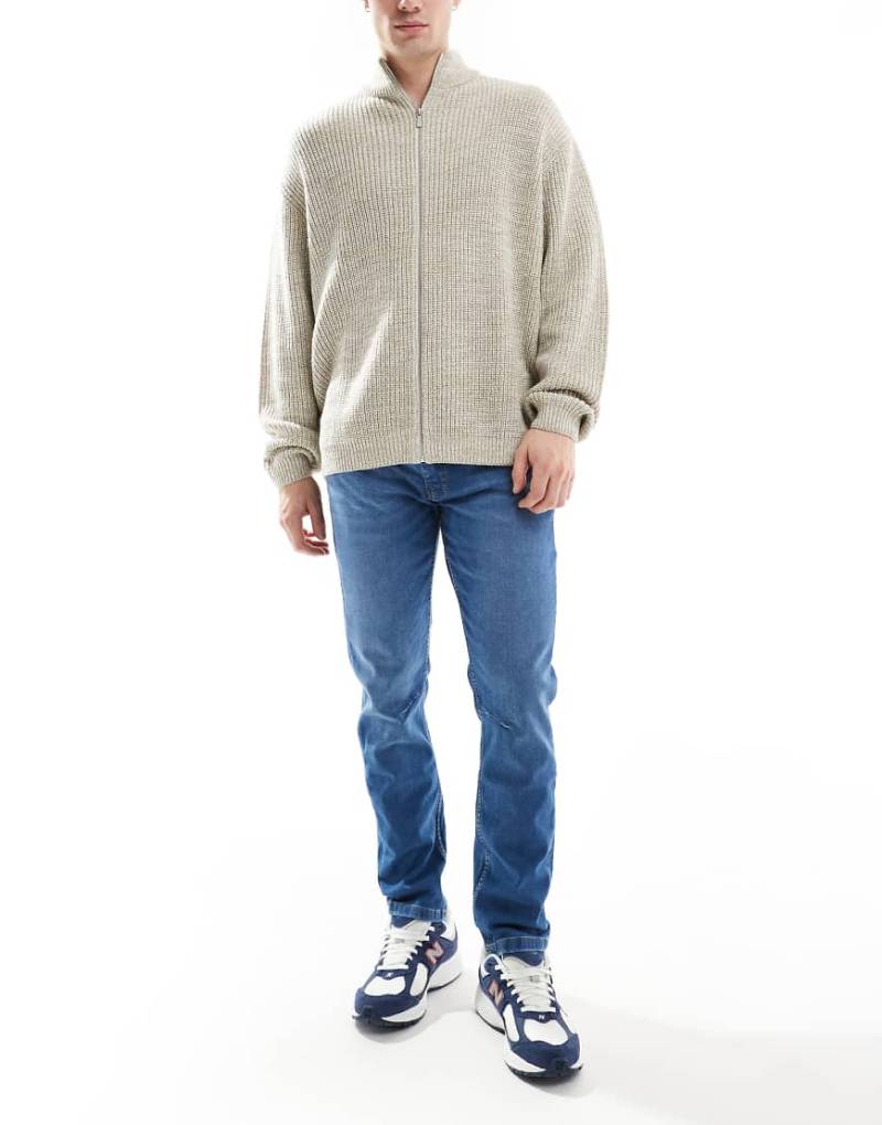 DTT - Stretch-Jeans in Mittelblau mit schmalem Schnitt und Knieabnähern von Don't Think Twice