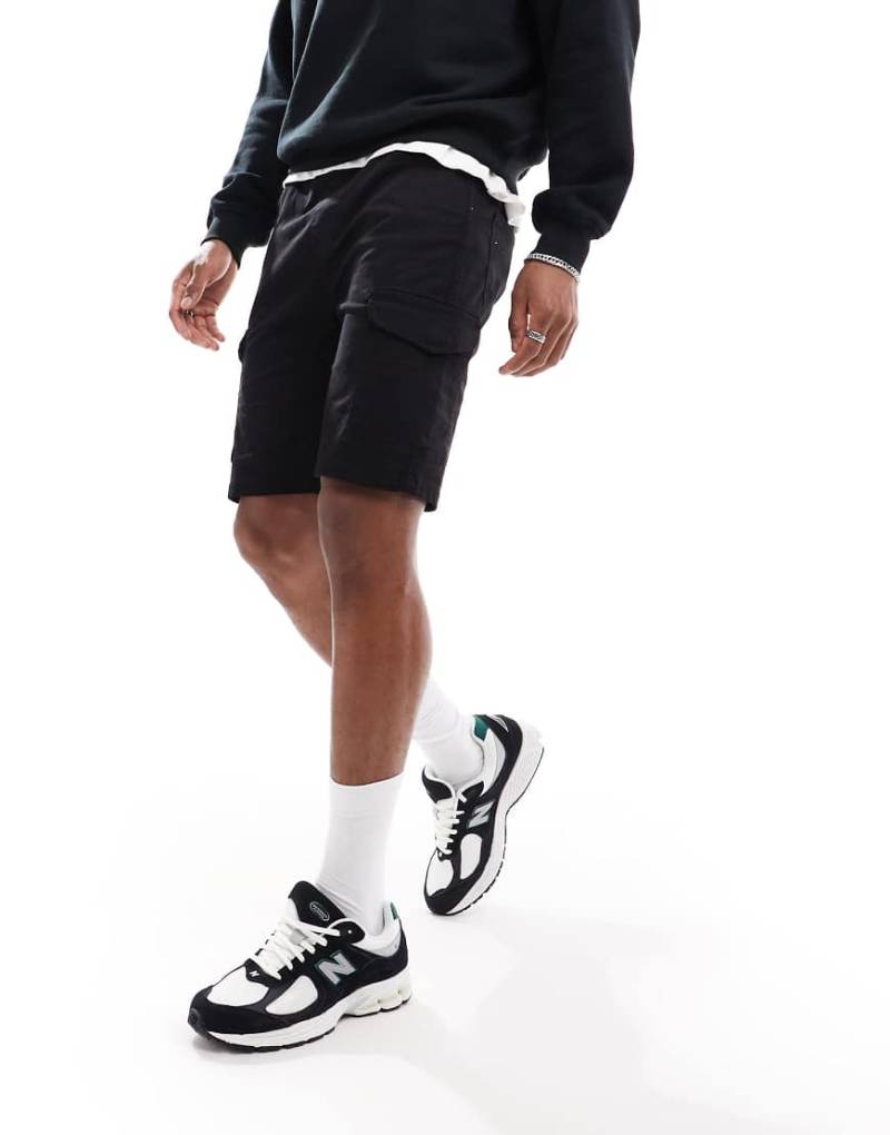 DTT - Stückgefärbte Cargo-Shorts in Schwarz von Don't Think Twice