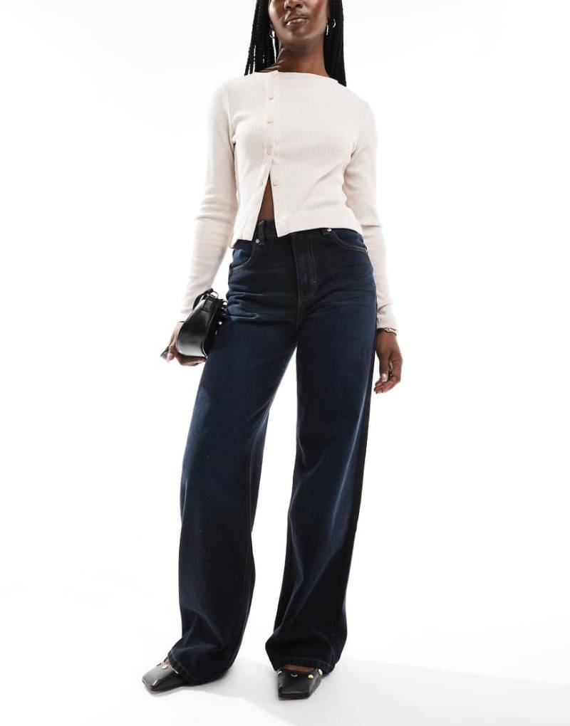DTT - Winnie - Weit geschnittene Jeans in dunkelblau getönter Waschung mit mittelhohem Bund-Marineblau von Don't Think Twice