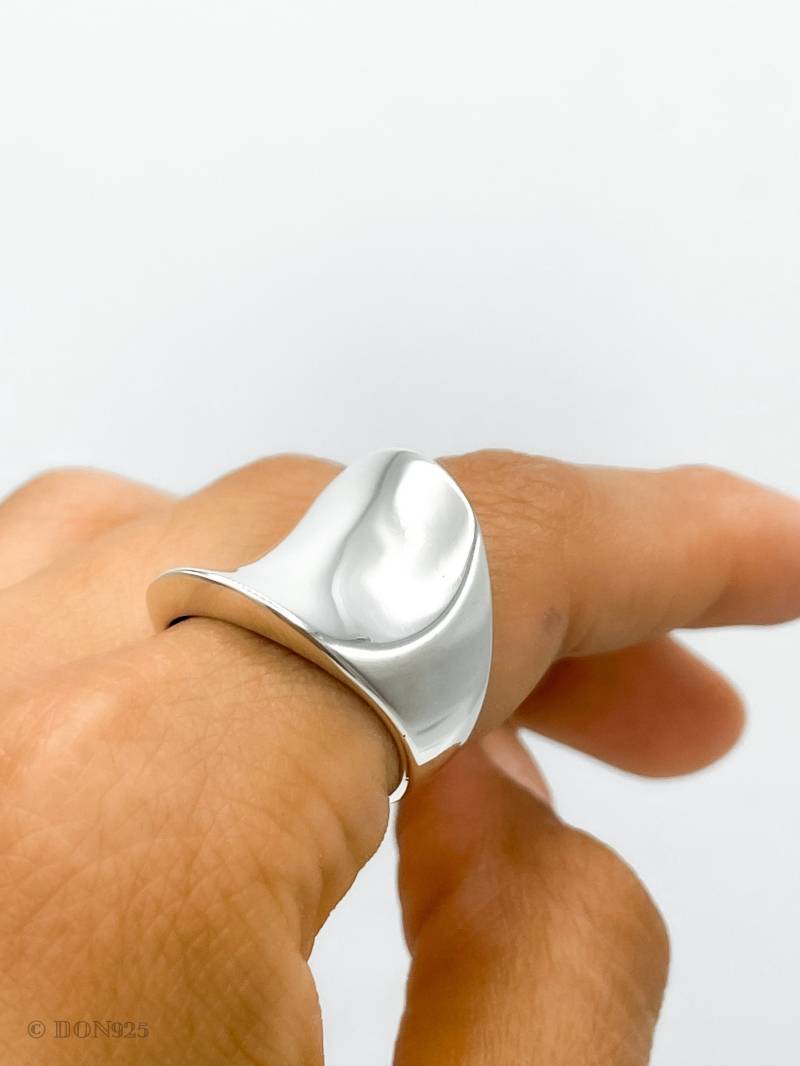 Sattel-Ring Aus Sterlingsilber Rustikaler Schild-Statement-Ring Sattel-Ring Aus Sterlingsilber Rustikaler Schild-Statement-Ring von Don925