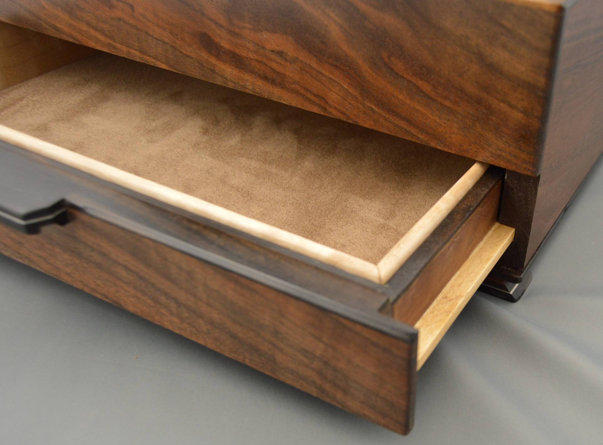 Claro Walnuss/Ebenholz Aluminium Schmuckhülle Verkauft | Auf Bestellung Hergestellt Claro Walnuss/Ebenholz Aluminium Schmuckhülle Verkauft | Auf Bestellung Hergestellt von DonWFortinHardwood