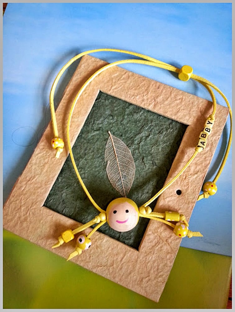 Holzperle Namen Halskette.puppengesicht Mit Handgefertigte Kinder Halskette. Holzperlen Puppe Halskette.mädchen Schmuck.mädchen Halskette von DongleDongle