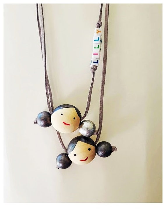 Holzperlen Puppe Gesicht Halskette.puppengesicht Holzperle Mit Namen Handgemachte Kinder Halskette. Halskette.mädchen von DongleDongle