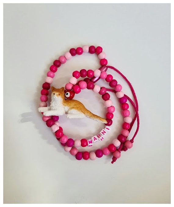 Kleine Katze Tier Halskette/Kinder Mit Holzperle Schmuck/Kinder Halskette/ Name, Tiere Zusammen Auf Niedlich, Bezaubernde Halskette von DongleDongle