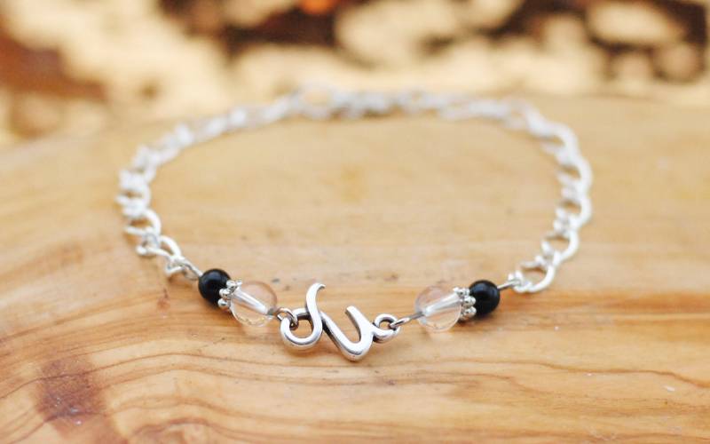Armschmuck Steinbock Versilbert Mit Bergkristall Und Onyx - Sternzeichen Schmuck von DonnaAnnaSchmuck