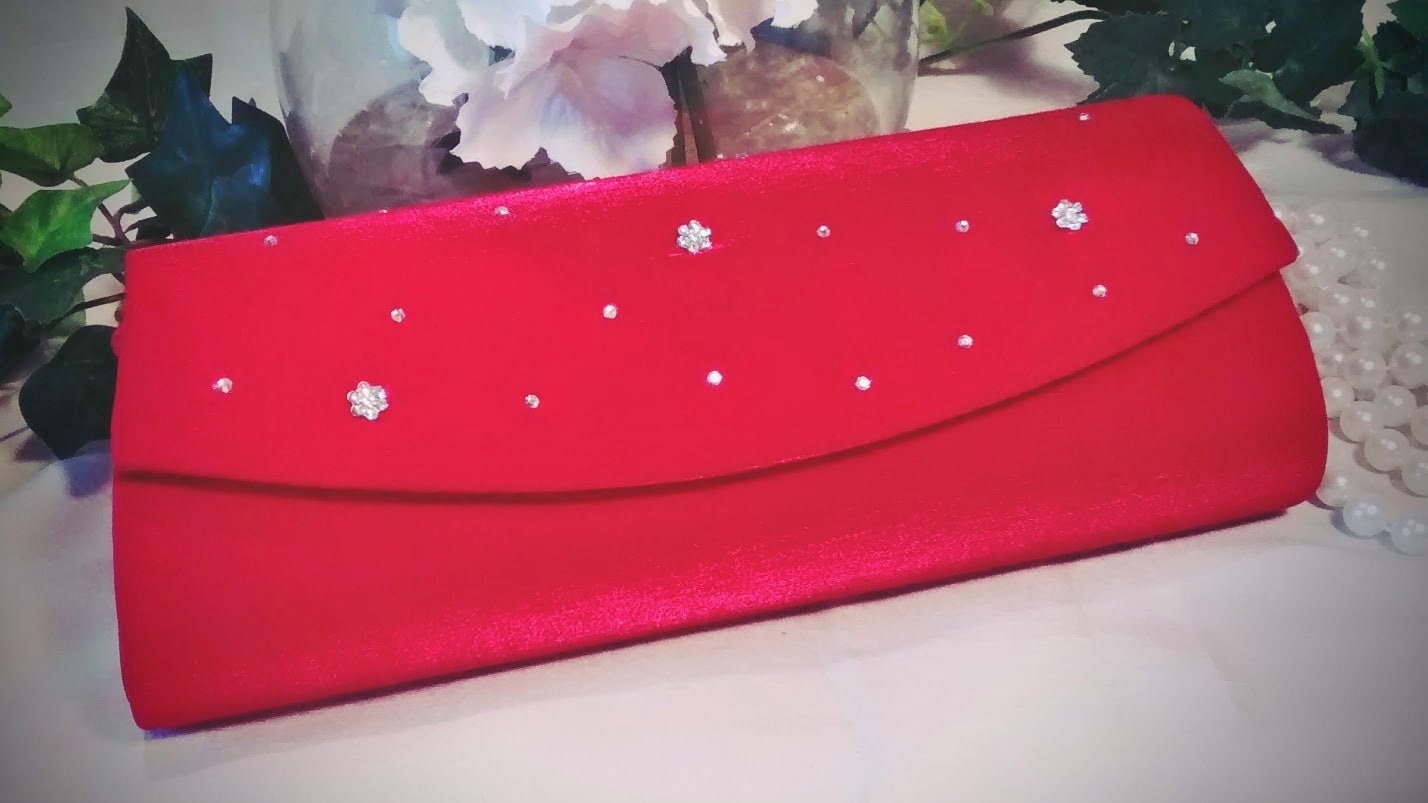 Vintage Rote Abendtasche Gebürsteter Satin Mit Kristallen Von Sasha New York von DonnaDanielsCloset