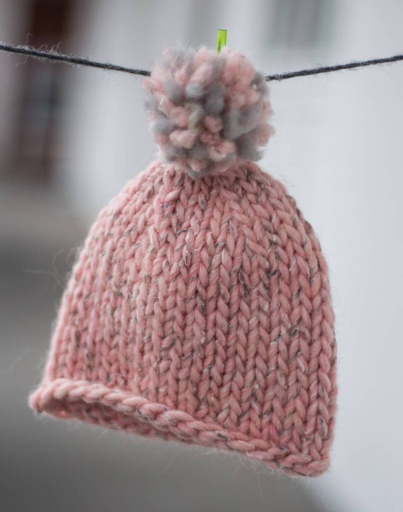 Kindermütze in Pink Und Grau von DonnaKnitwear