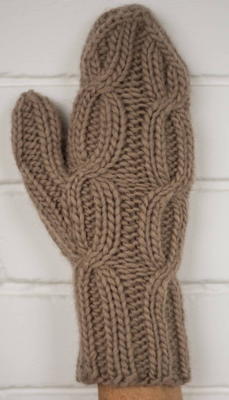 Kurze Armstulpen in Beige / von DonnaKnitwear