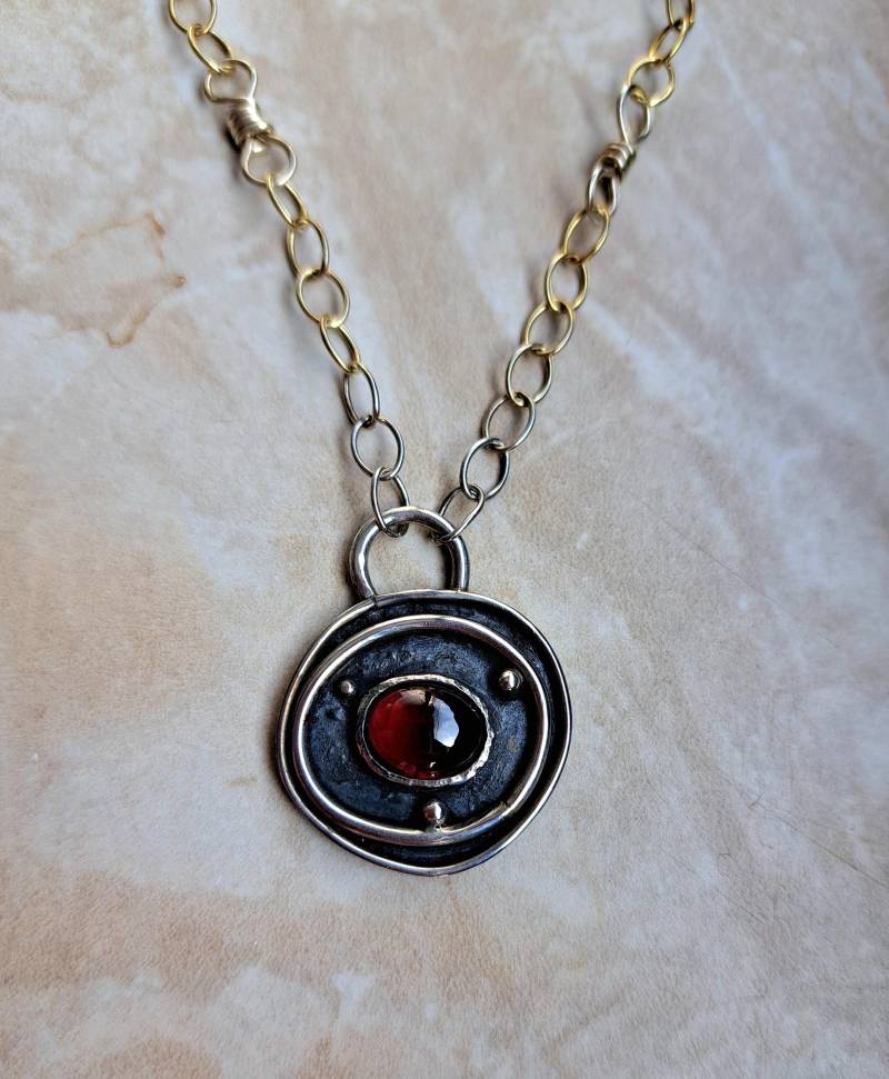 Granat Silberkette Granatkette Bicolorkette Edelsteinanhänger Edelsteinkette Mit Rotem Edelstein Granat Silberkette Granatkette Bicolorkette Edelsteinanhänger Edelsteinkette Mit Rotem Edelstein von DonnervogelSchmiede