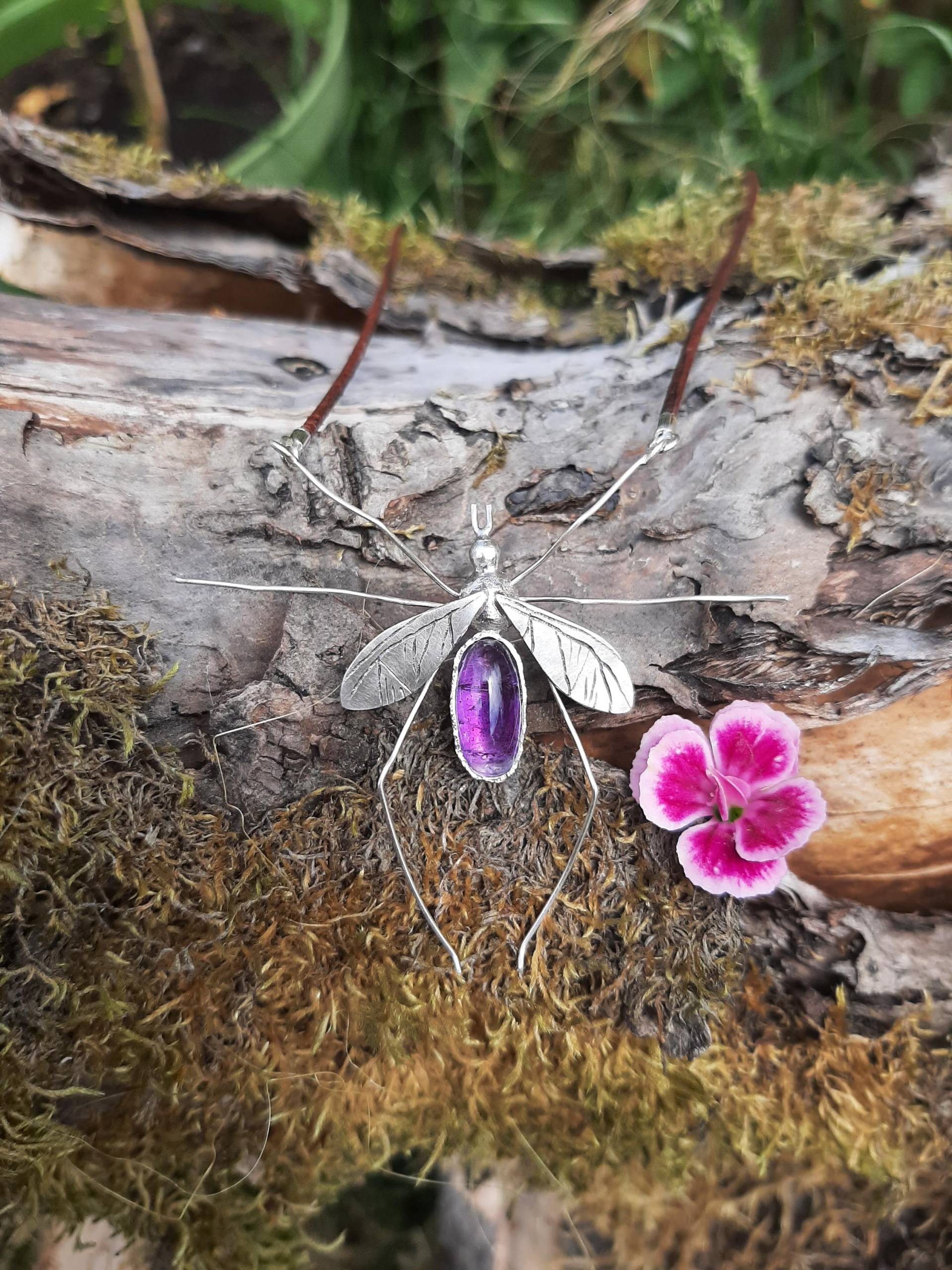 Insektenanhänger Edelsteinanhänger Aus Silber Amethyst Käferanhänger Unikat Naturschmuck Tieranhänger Lila Edelstein Insektenanhänger Edelsteinanhänger Aus Silber Amethyst Käferanhänger Unikat Naturschmuck Tieranhänger Lila Edelstein von DonnervogelSchmiede