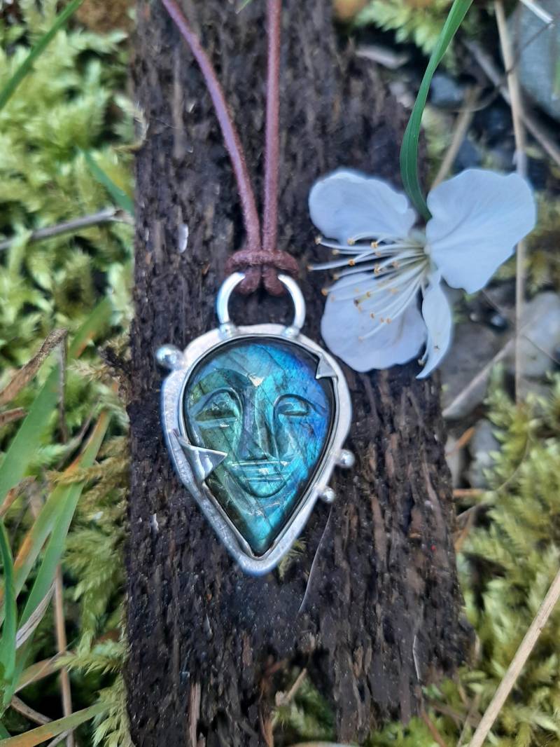 Labradorit Gesichtanhänger Labradoritanhänger Edelsteinanhänger Silberanhänger Talisman von DonnervogelSchmiede
