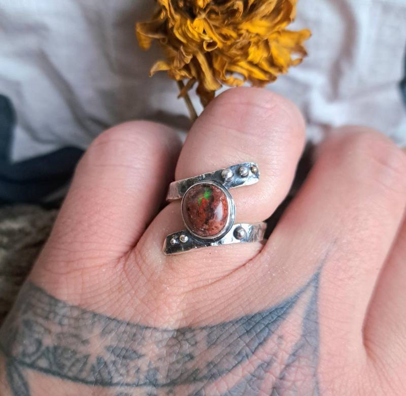 Opalring Galaxyopal Ring Breiter Silberring Edelsteinring Boulderopalring von DonnervogelSchmiede