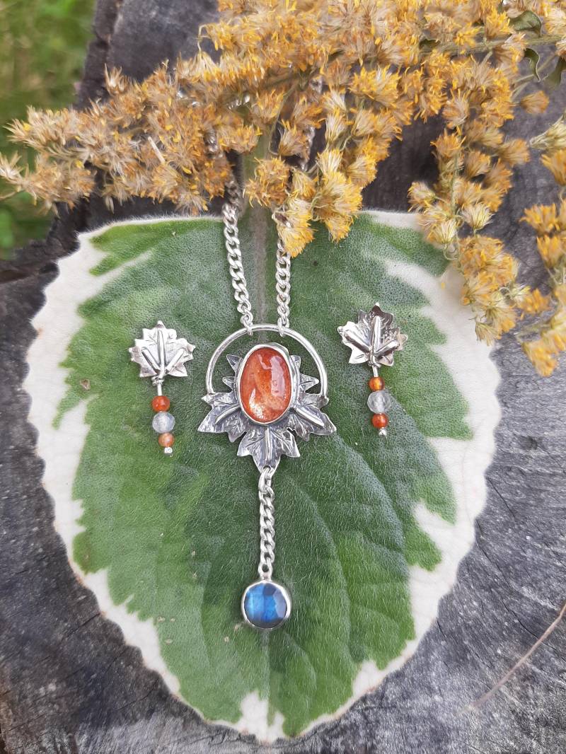 Schmuckset Edelsteinanhänger Silberohrstecker Blattanhänger Ahornanhänger Ahornohrstecker Blattohrstecker Labradorit Anhänger von DonnervogelSchmiede