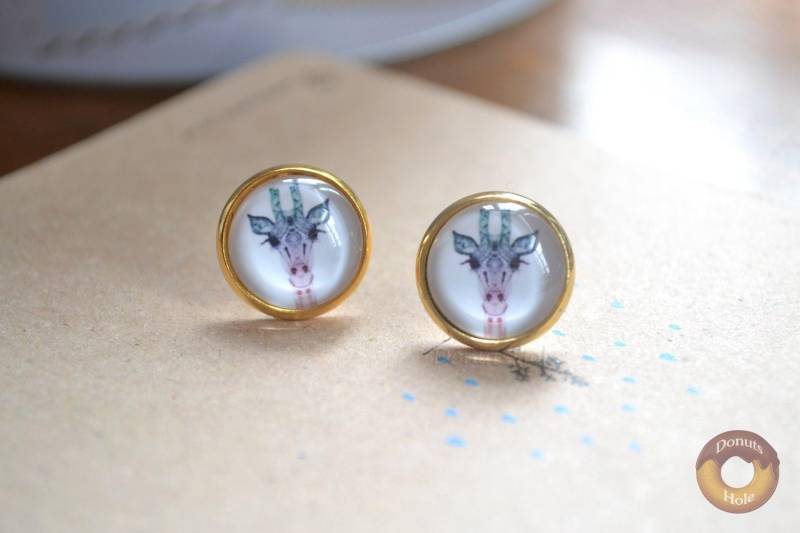 Giraffe Ohrringe, Niedliche Ohrstecker, Tier Zoo Schmuck, Cabochon Glaskuppel Foto Schmuck Besonders Anfertigen von DonutsHole