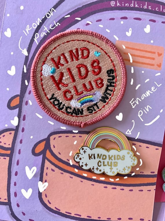 Kind Kids Club Patch Und Pin Set von DoodleTwinsStudio