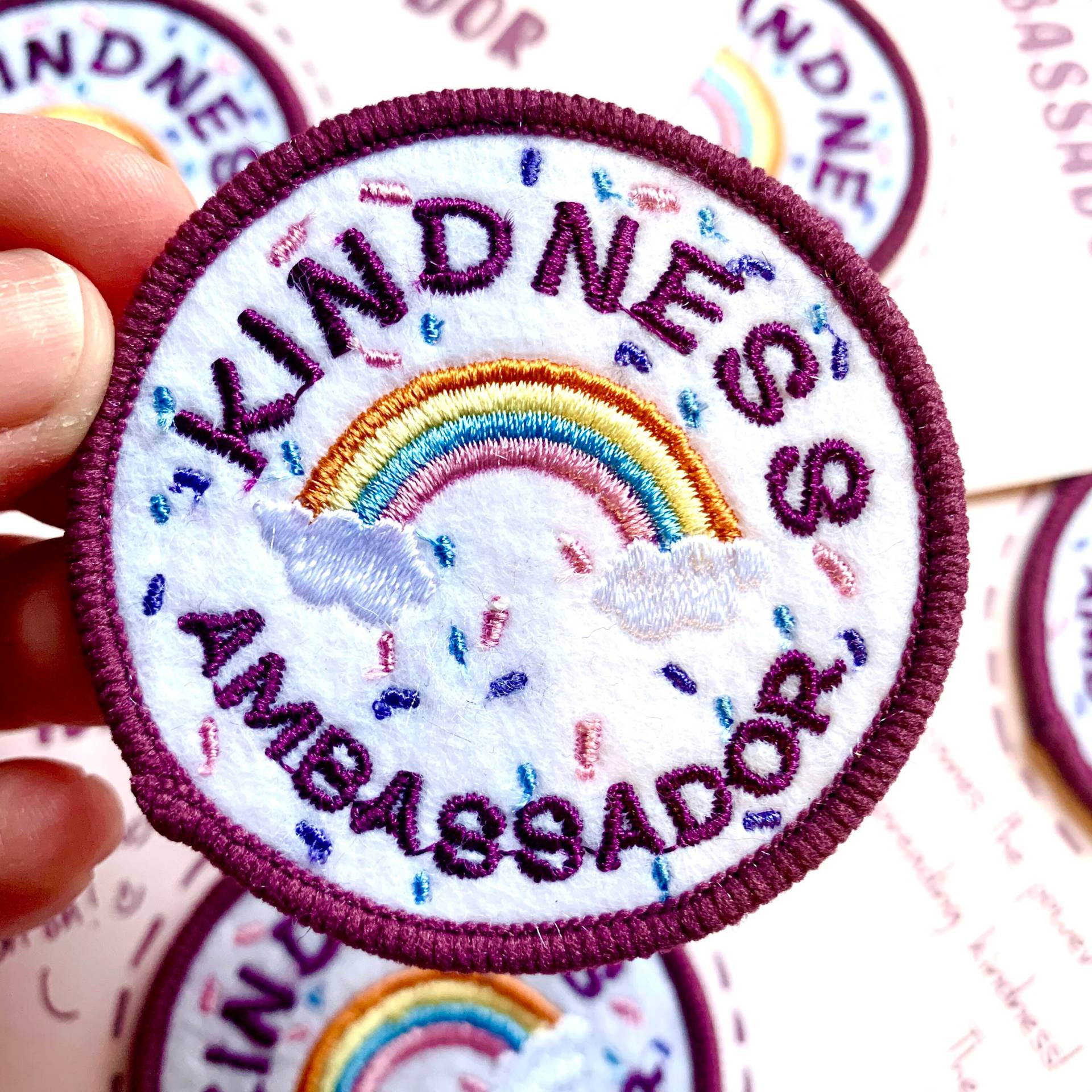 Kindness Ambassador Aufnäher von DoodleTwinsStudio