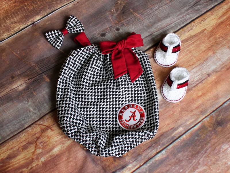 Alabama Crimson Tide Bubble Romper - Neugeborene Bis 3T Baby Mädchen Kleinkind Säugling Grau Rot Mit Hahnentritt Shower Geschenk Spieltag Outfit von DoodlebugsDrumsticks
